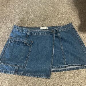 A&F cargo denim skirt